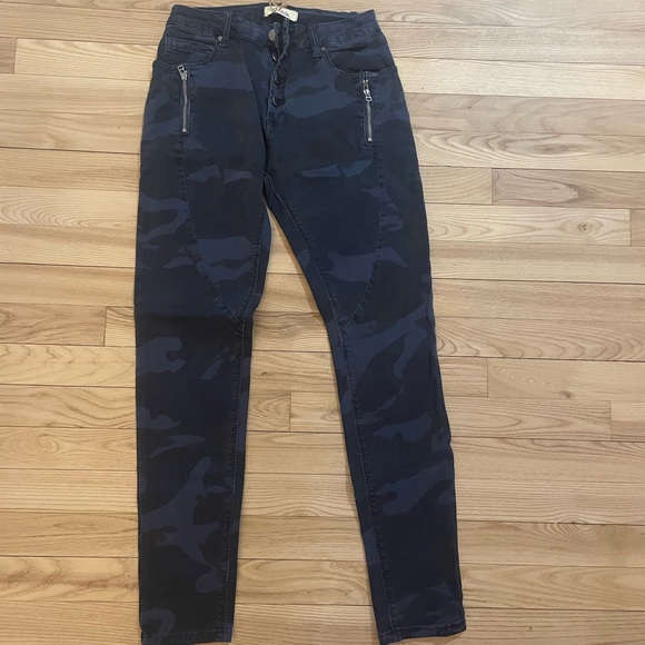 Elane Blue Camo Skinny Jeans Jayme Fly Button Womens Size Small - Picture 3 of 12